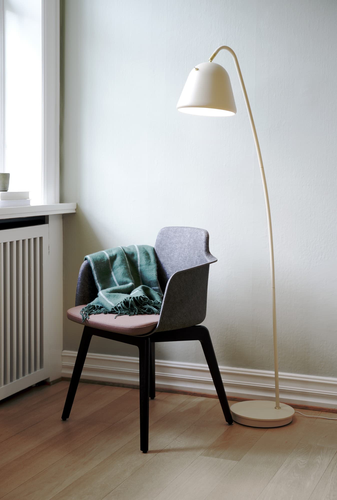 Fleur 24 | Floor lamp | Beige