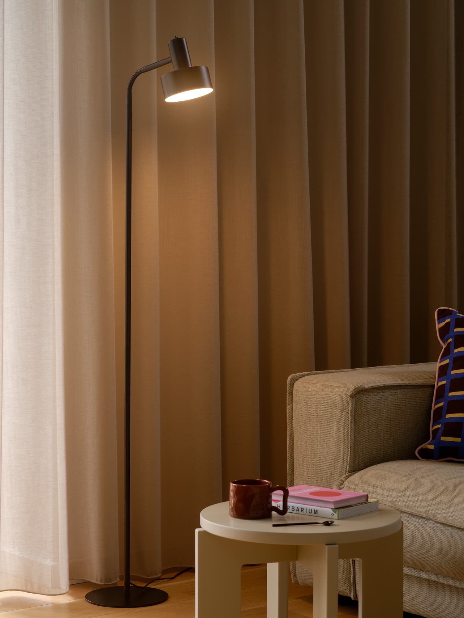 Matis | Floor lamp | Black